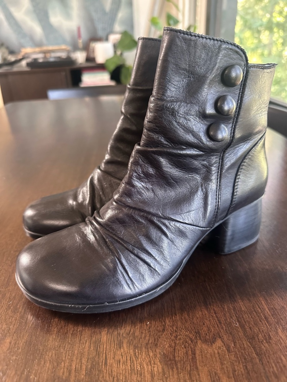 Miz Mooz Onika Black Leather Button Accent Block Heel Ankle Boots 38 8 NWOT